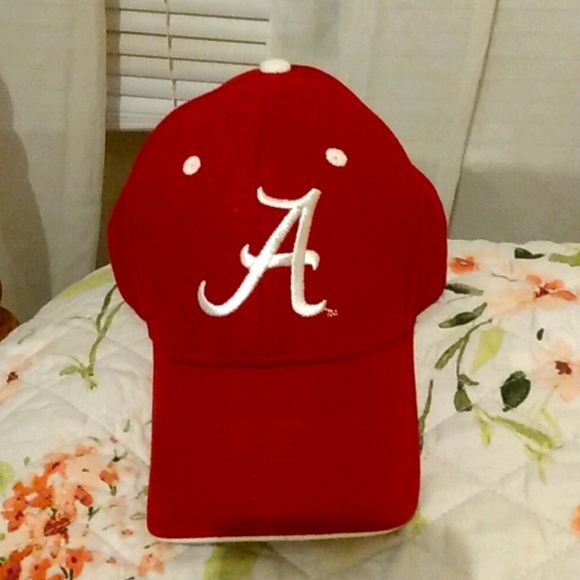 Signatures Other - Alabama Roll Tide ball cap, NWOT. Excellent condition.